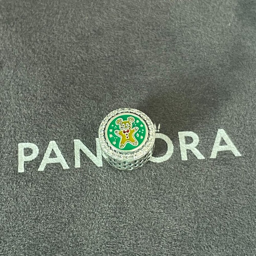 Pandora Disney Parks Merry Christmas Minnie Castle Candy Cane Pandora Charm